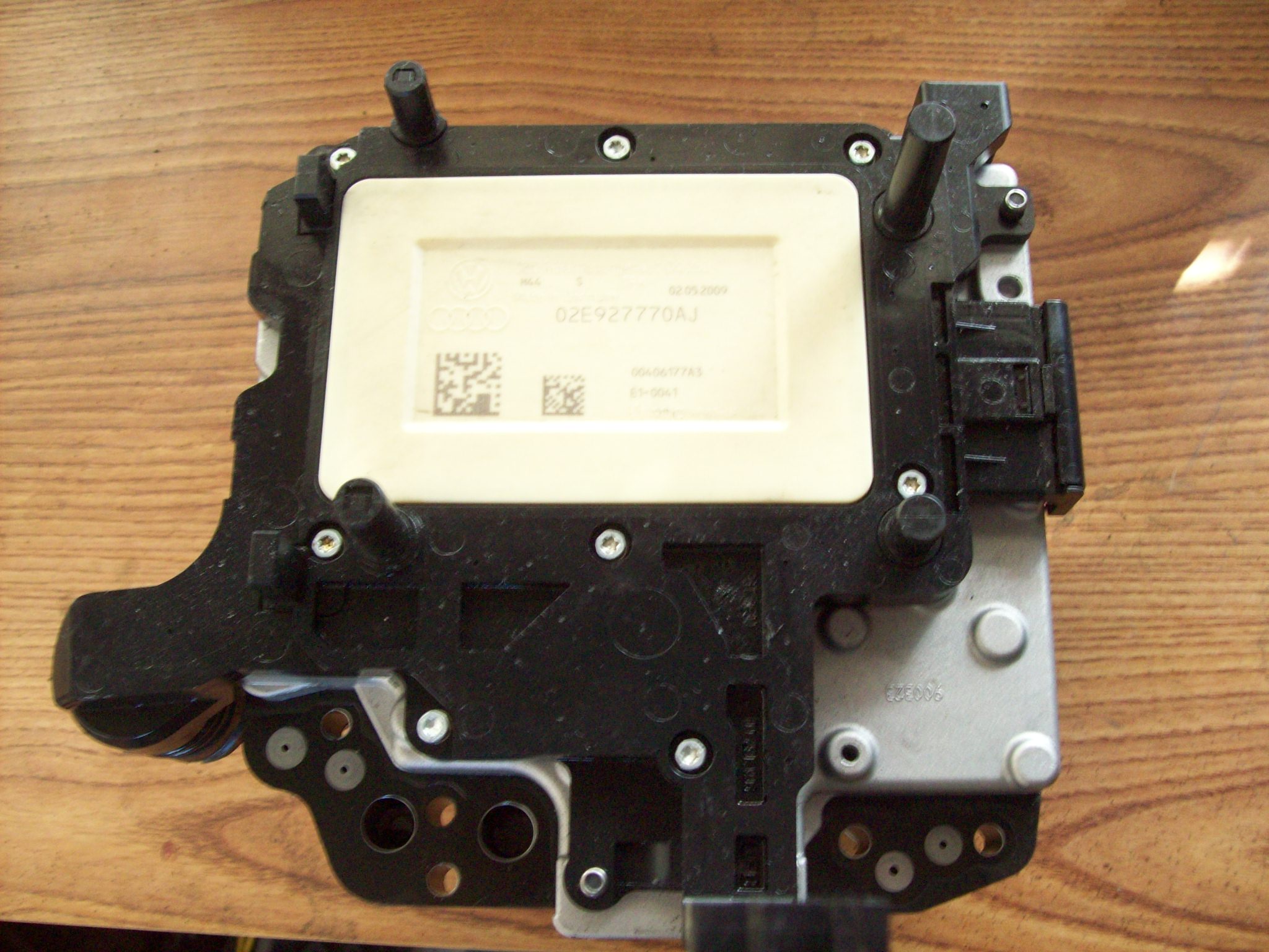 Volkswagen Transmission Control Module Valve Body 02e927770aj Used